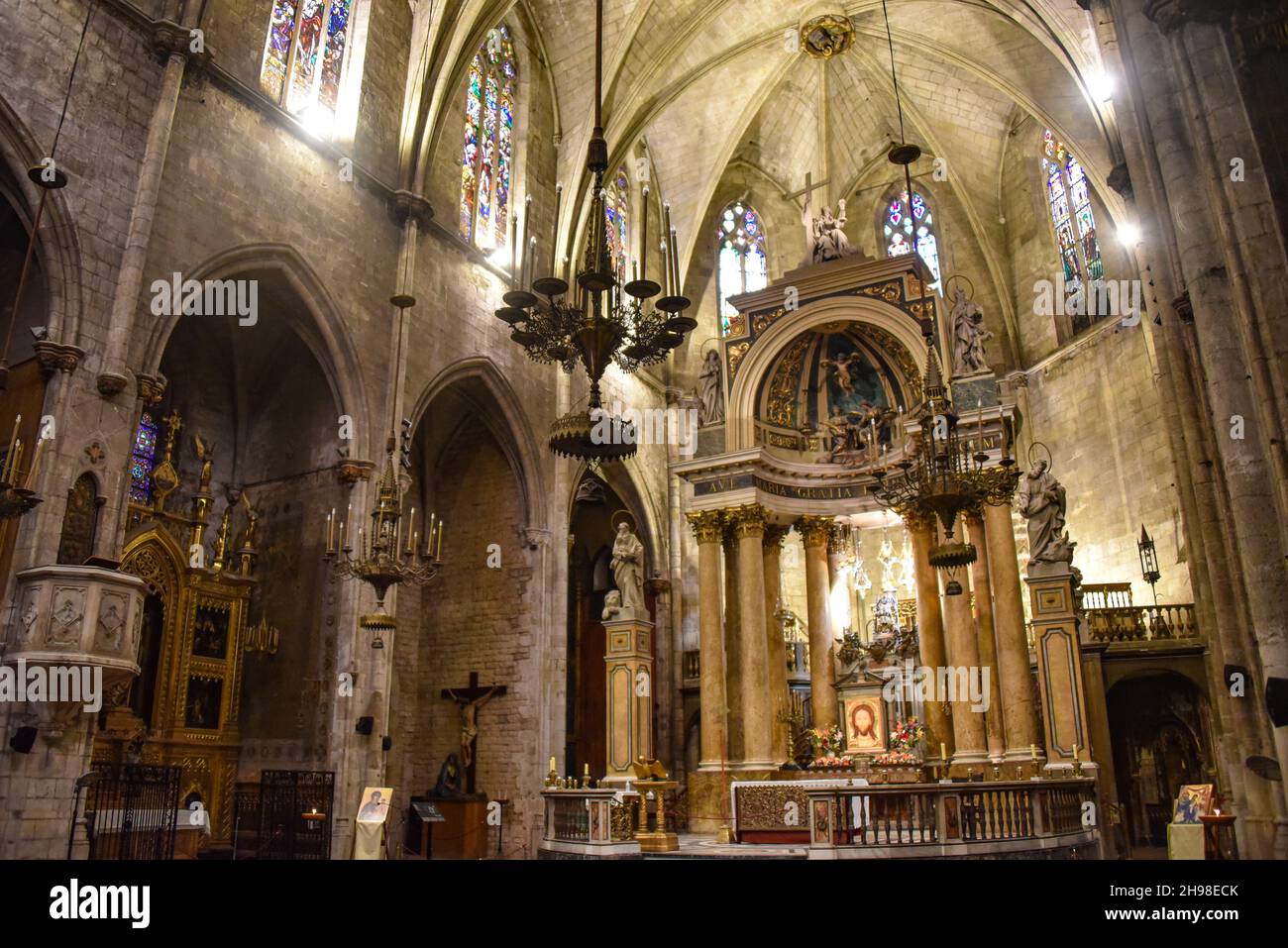 Barcelona, Spanien - 23 Nov, 2021: Innenraum der Basilika dels Sants Martirs Just i Pastor Kirche, Barcelona, Katalonien, Spanien Stockfoto