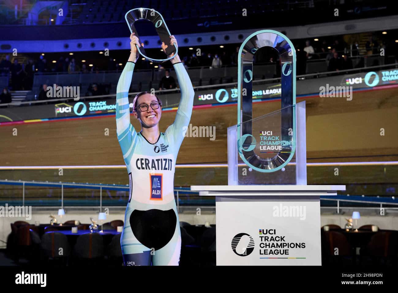 LONDON, GROSSBRITANNIEN. 04th Dez 2021. Katie Archibald (Großbritannien), Gewinnerin der Women’s Endurance League während der UCI Track Champions League im Lee Valley VeloPark am Samstag, den 04. Dezember 2021 in LONDON, GROSSBRITANNIEN. Kredit: Taka G Wu/Alamy Live Nachrichten Stockfoto