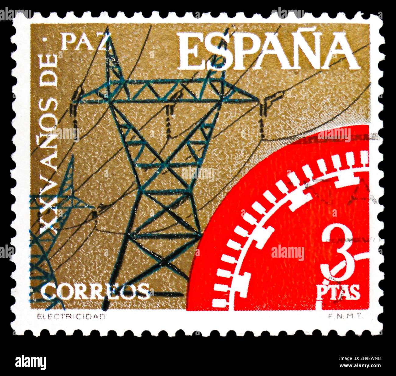 MOSKAU, RUSSLAND - 7. NOVEMBER 2021: Die in Spanien gedruckte Briefmarke zeigt Elektrifizierung - Pylon und Teil des Zifferblatts, XXV Jahre Friedensserie, um 1964 Stockfoto