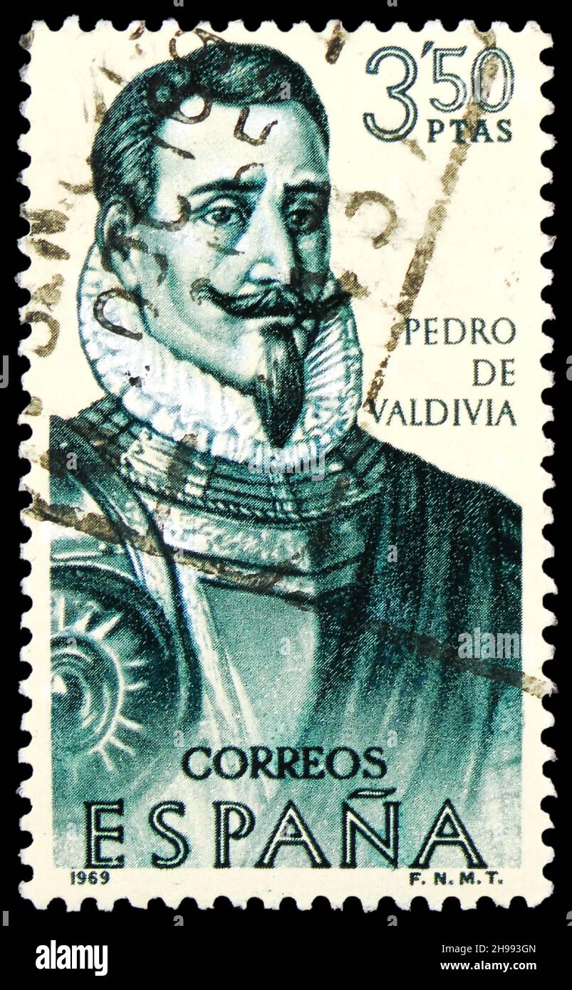 MOSKAU, RUSSLAND - 7. NOVEMBER 2021: In Spanien gedruckte Briefmarke zeigt Pedro Gutierrez de Valdivia (1500-1553), Builders of the New World, Chile, Exp Stockfoto