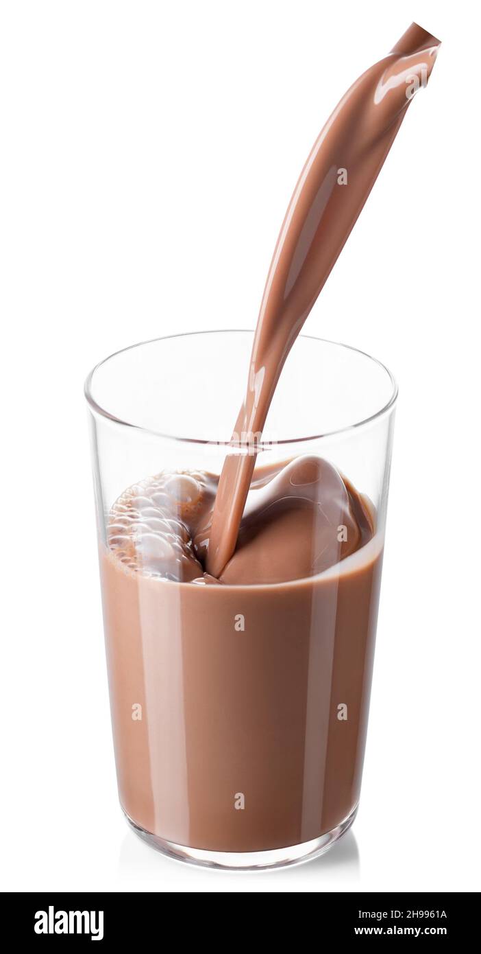 Schokoladenmilch oder Kakaotrink in Glas gießen Stockfoto