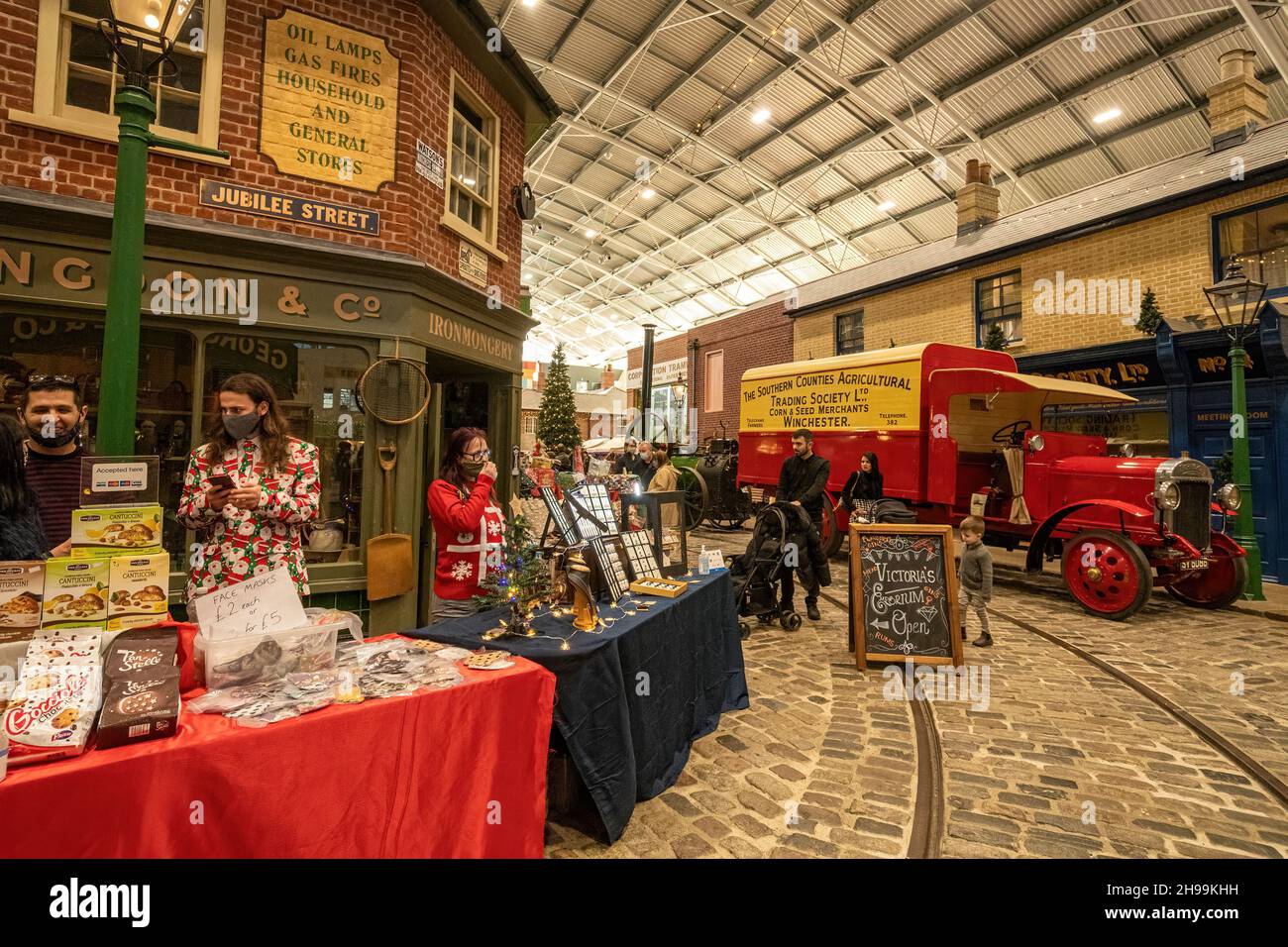 Meilensteine Living History Museum Christmas Market Event in Basingstoke, Hampshire, England, UK, im Dezember 2021 Stockfoto