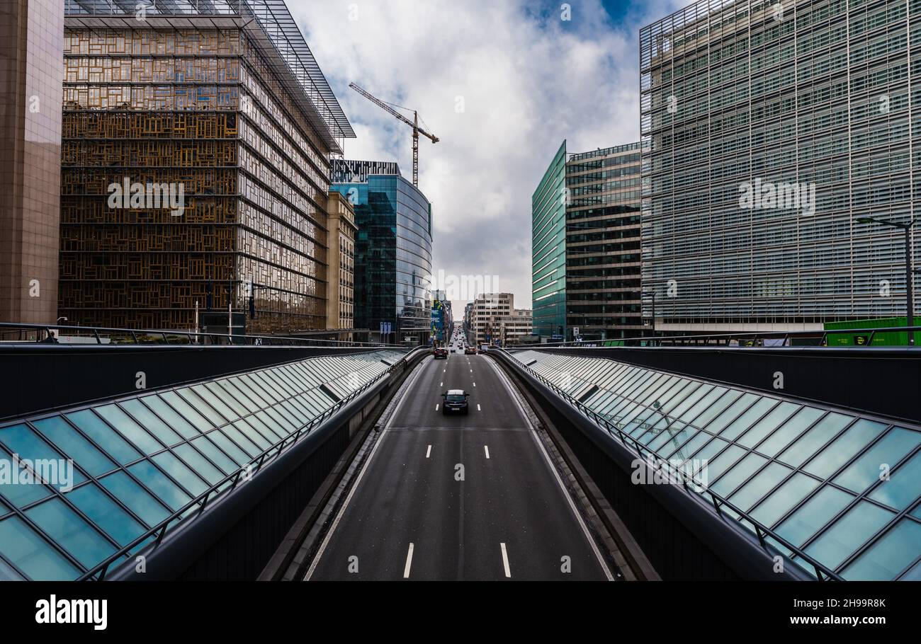 Brüssel, Belgien - 02 15 2018: Europäischer Hauptsitz und Verkehrstuner in der Brüsseler Innenstadt Stockfoto