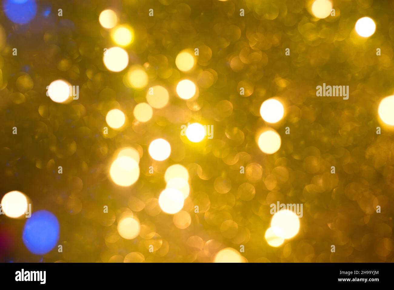 Schöne grüne Farbe Bokeh Hintergrund. Frohes neues Jahr und Weihnachtsstimmung mit funkelndem Bokeh. Stockfoto