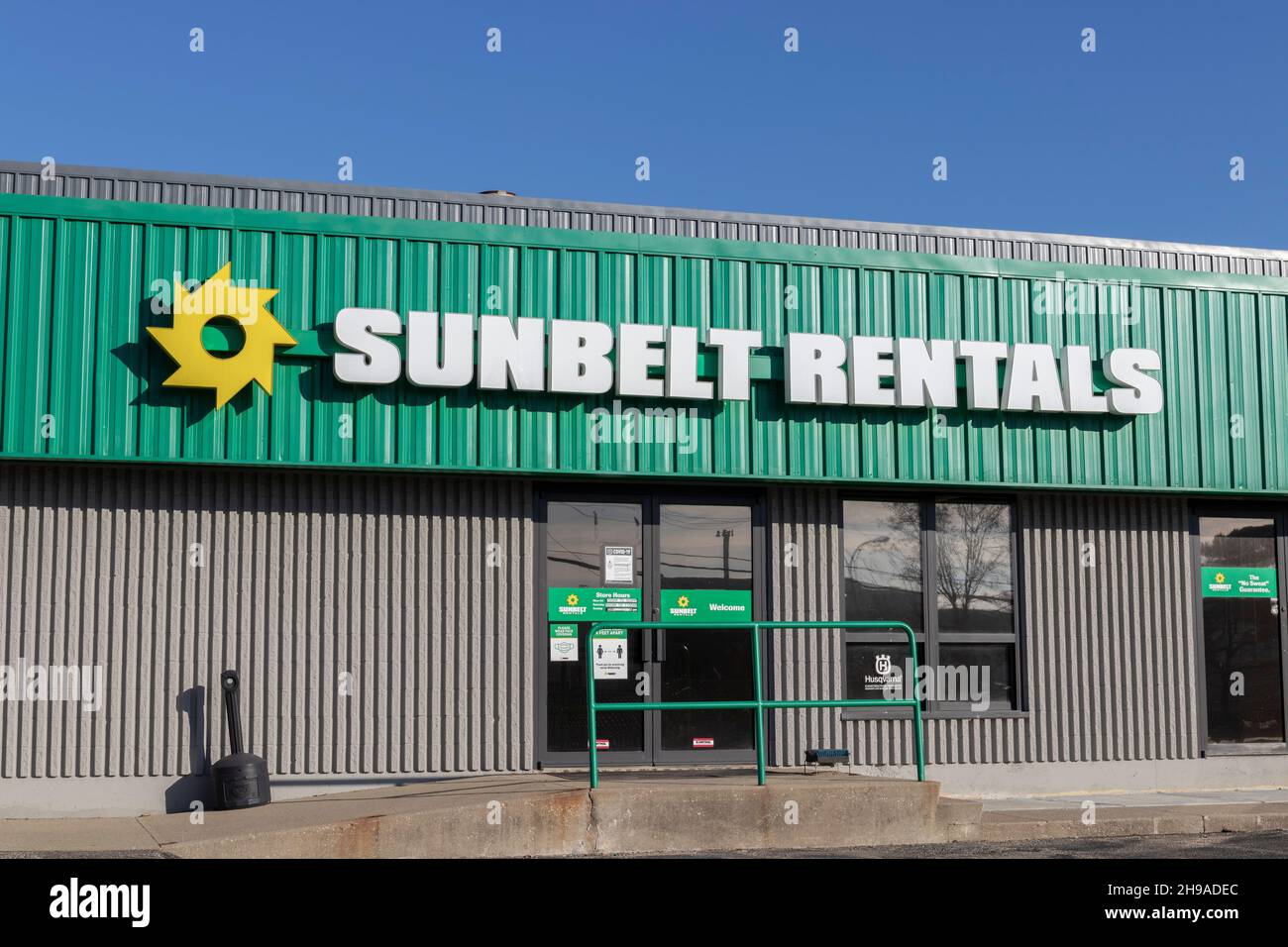 West Chester - circa Dezember 2021: Sunbelt Rentals location. Sunbelt Rentals bietet gemietete Baumaschinen an und ist eine Tochtergesellschaft der Ashtea Stockfoto