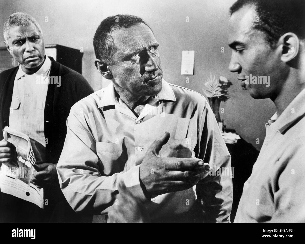 P. Jay Sidney, James Whitmore, Al Freeman, Jr., am Set des Films, „Black Like Me“, Continental Distribuving, 1964 Stockfoto