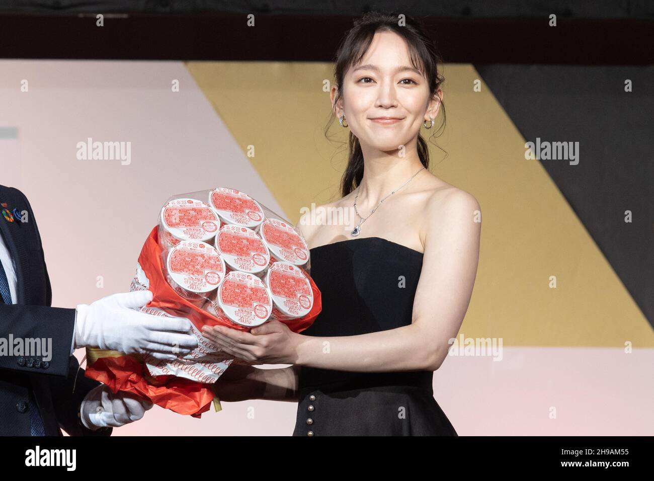 Riho Yoshioka, 2. Dezember 2021 : Verleihung der besten Dresser-Preise 50th in Tokio, Japan, am 2. Dezember 2021. Quelle: AFLO/Alamy Live News Stockfoto