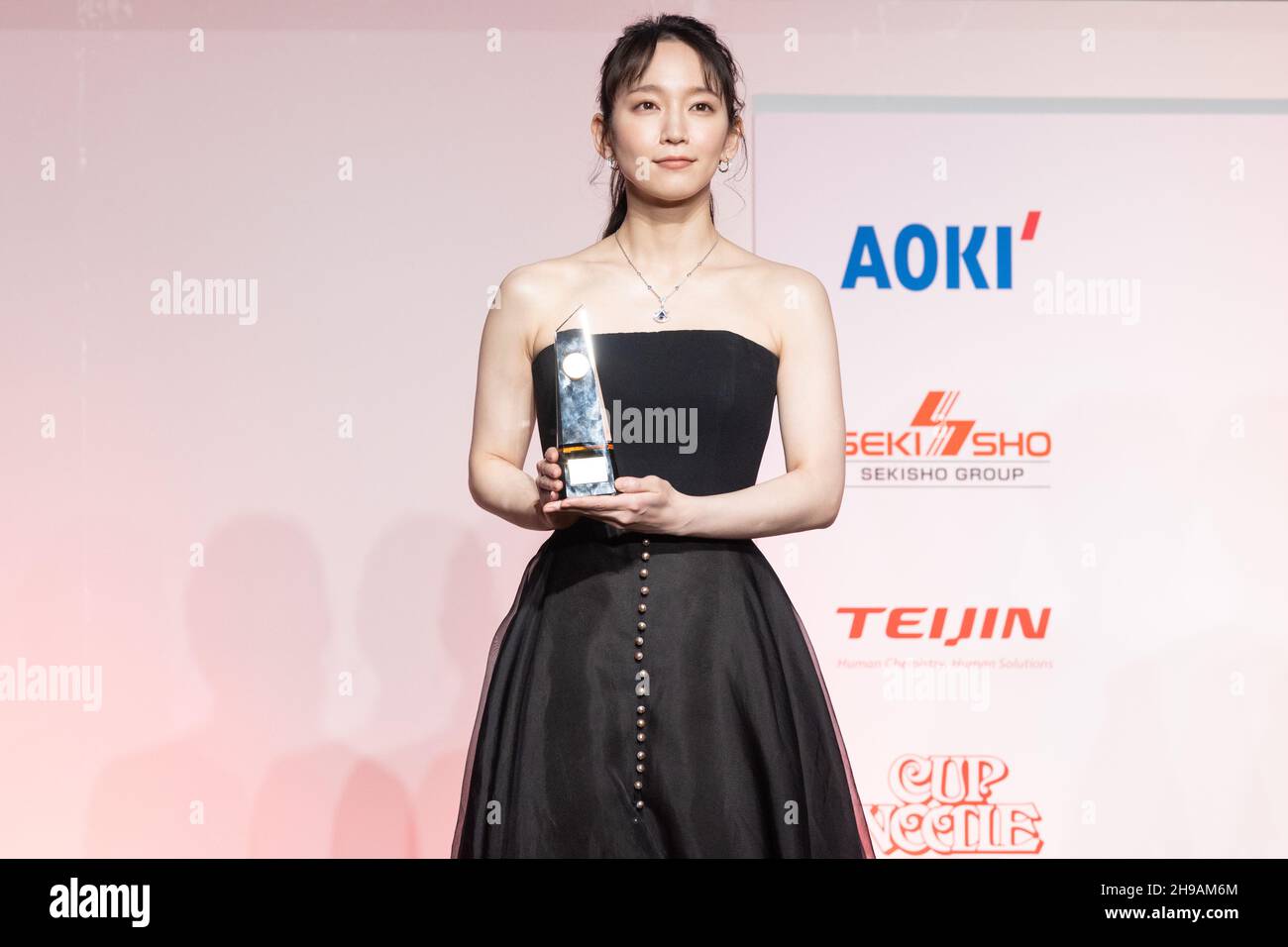 Riho Yoshioka, 2. Dezember 2021 : Verleihung der besten Dresser-Preise 50th in Tokio, Japan, am 2. Dezember 2021. Quelle: AFLO/Alamy Live News Stockfoto