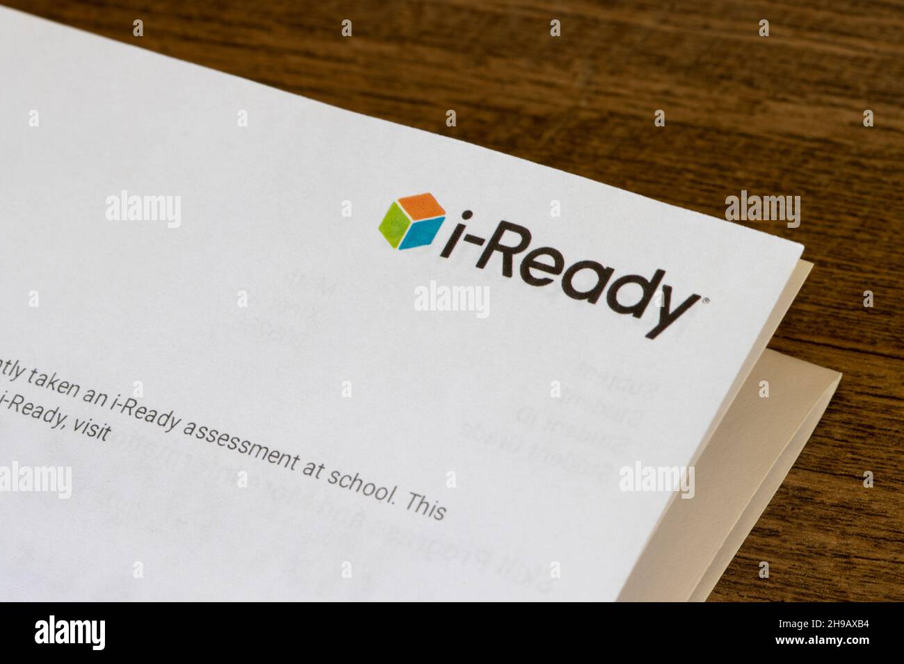 Nahaufnahme des Logos auf einem i-Ready-Bericht mit Bewertungsergebnissen. Stockfoto