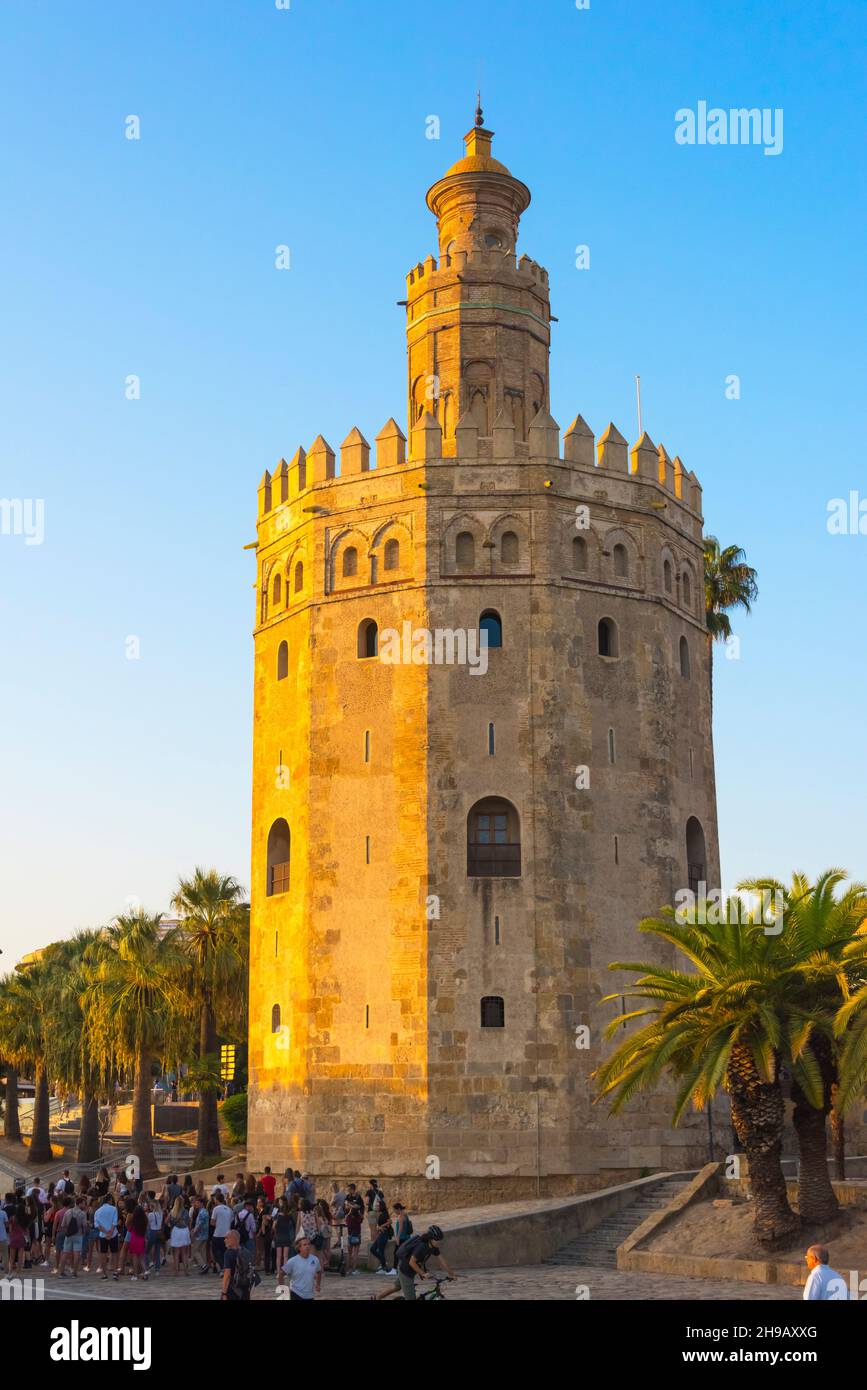 Torre del Oro (Turm des Goldes), ein militärischer Wachturm, Sevilla, Provinz Sevilla, Autonome Gemeinschaft Andalusien, Spanien Stockfoto