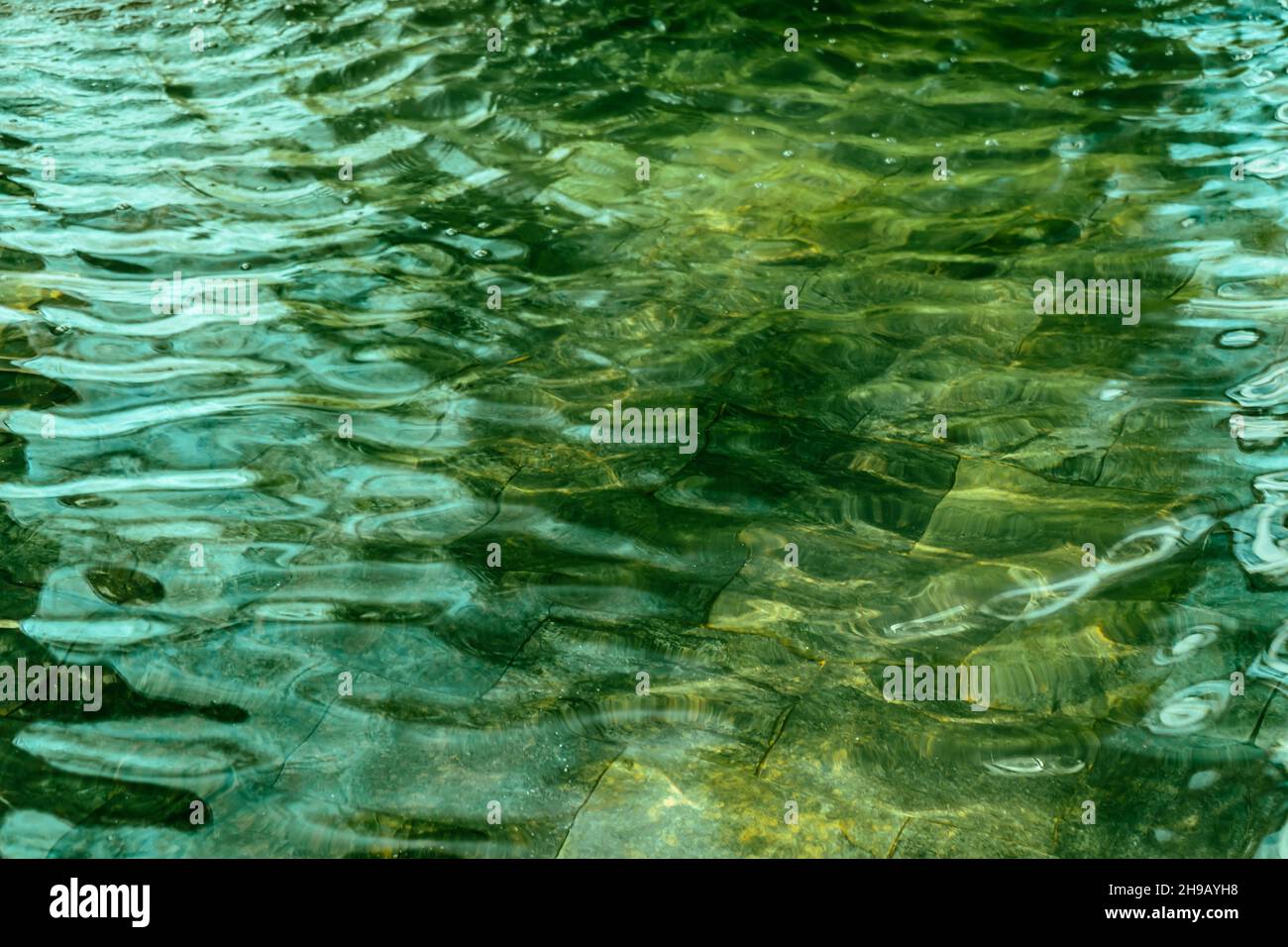 Abstrakte Wellen Textur auf dem Wasser in einem Pool Stockfoto