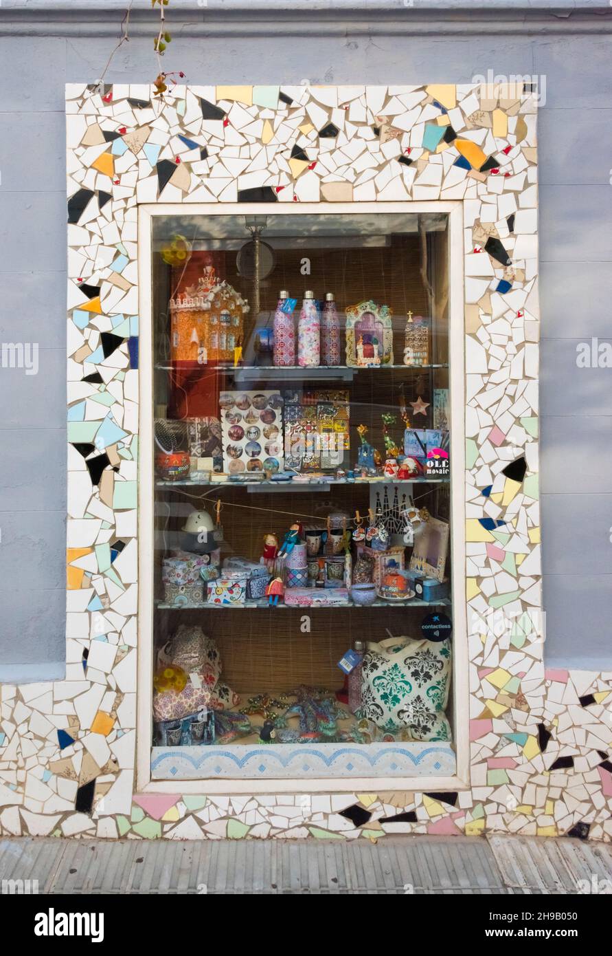 Schaufenster mit Mosaikarbeiten, Barcelona, Provinz Barcelona, Autonome Gemeinschaft Katalonien, Spanien Stockfoto