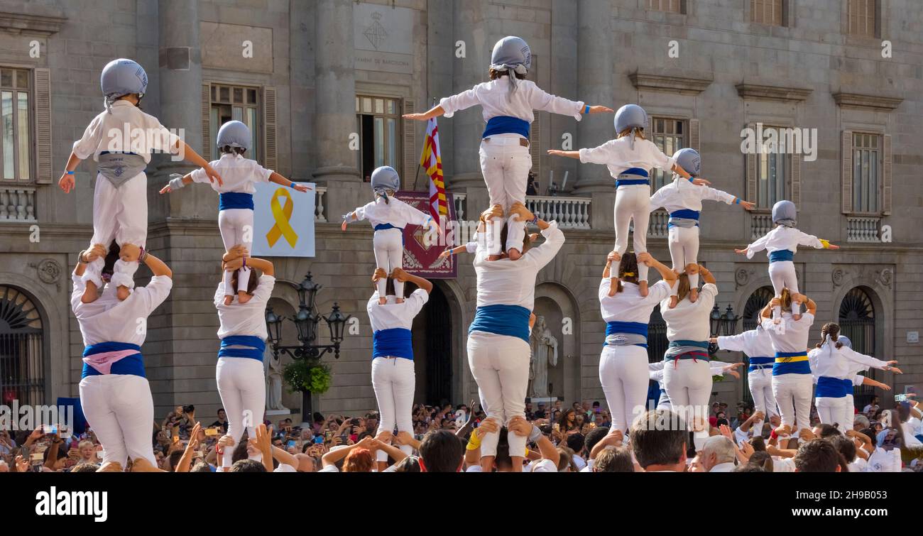 Castellers Performance (menschlicher Turm) feiert La Merce, Barcelona, Provinz Barcelona, Autonome Gemeinschaft Katalonien, Spanien Stockfoto