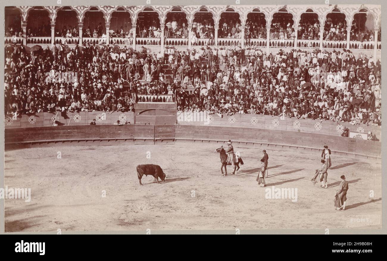 Menschen beobachten einen Stierkampf in Mexiko, Old Mexico1898, Mayo & Weed Fotografen Stockfoto