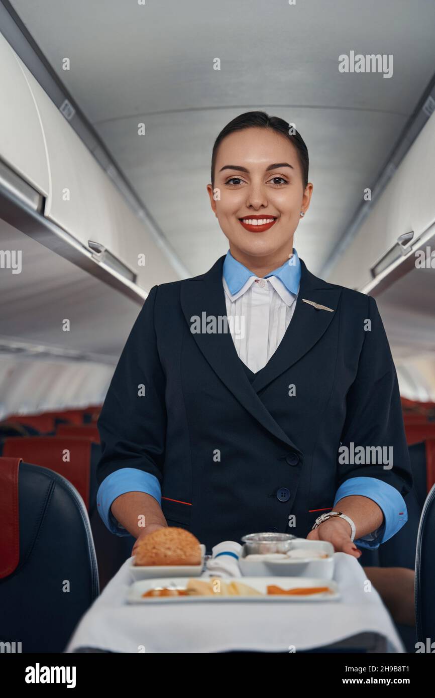 Cabin crew trolley -Fotos und -Bildmaterial in hoher Auflösung – Alamy