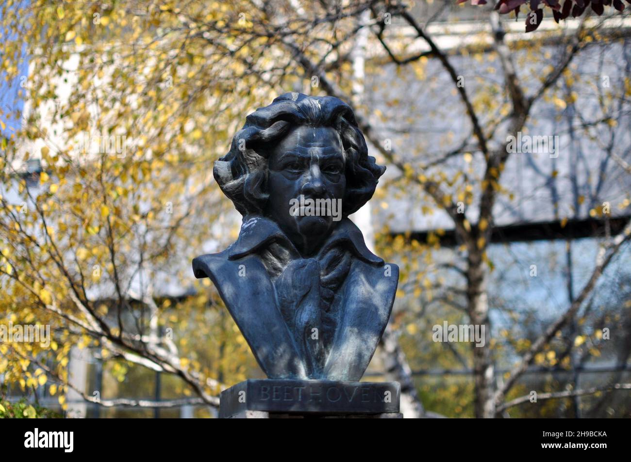 Die Bronzebüste Beethovens im METU-Park. Beethoven ist deutscher Komponist und Pianist, einer der am meisten bewunderten Komponisten und Bridged Classical and Stockfoto