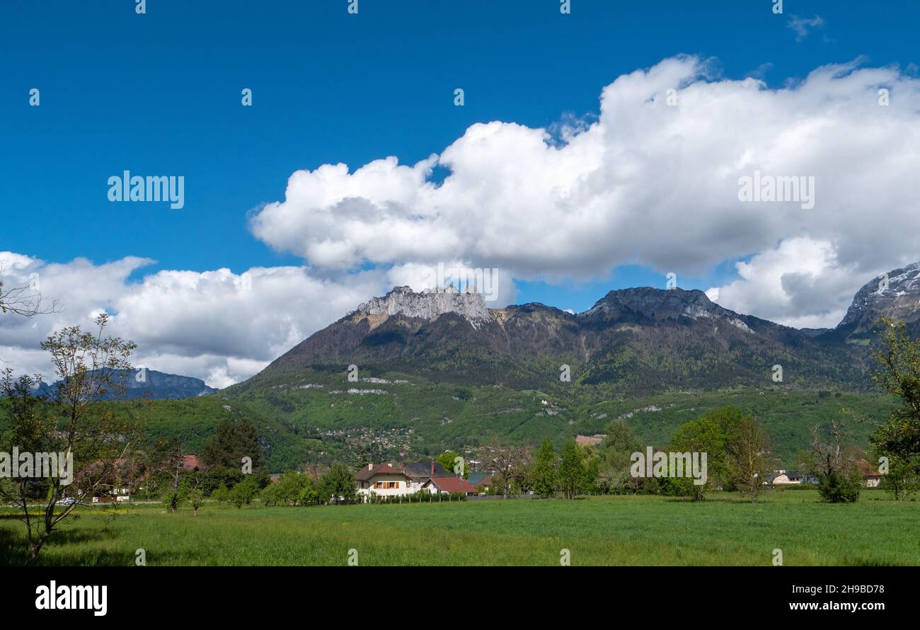 Blick auf den Berg Dents de Lanfon, annecy, Frankreich Stockfoto