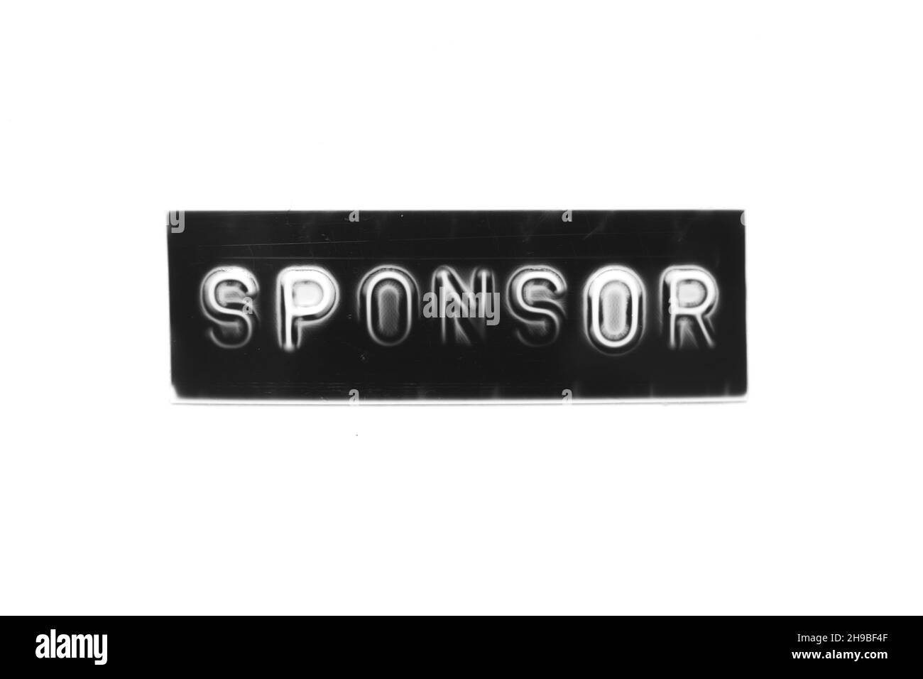 Schwarzes Banner mit geprägtem Brief und Wortsponsor auf weißem Papierhintergrund Stockfoto