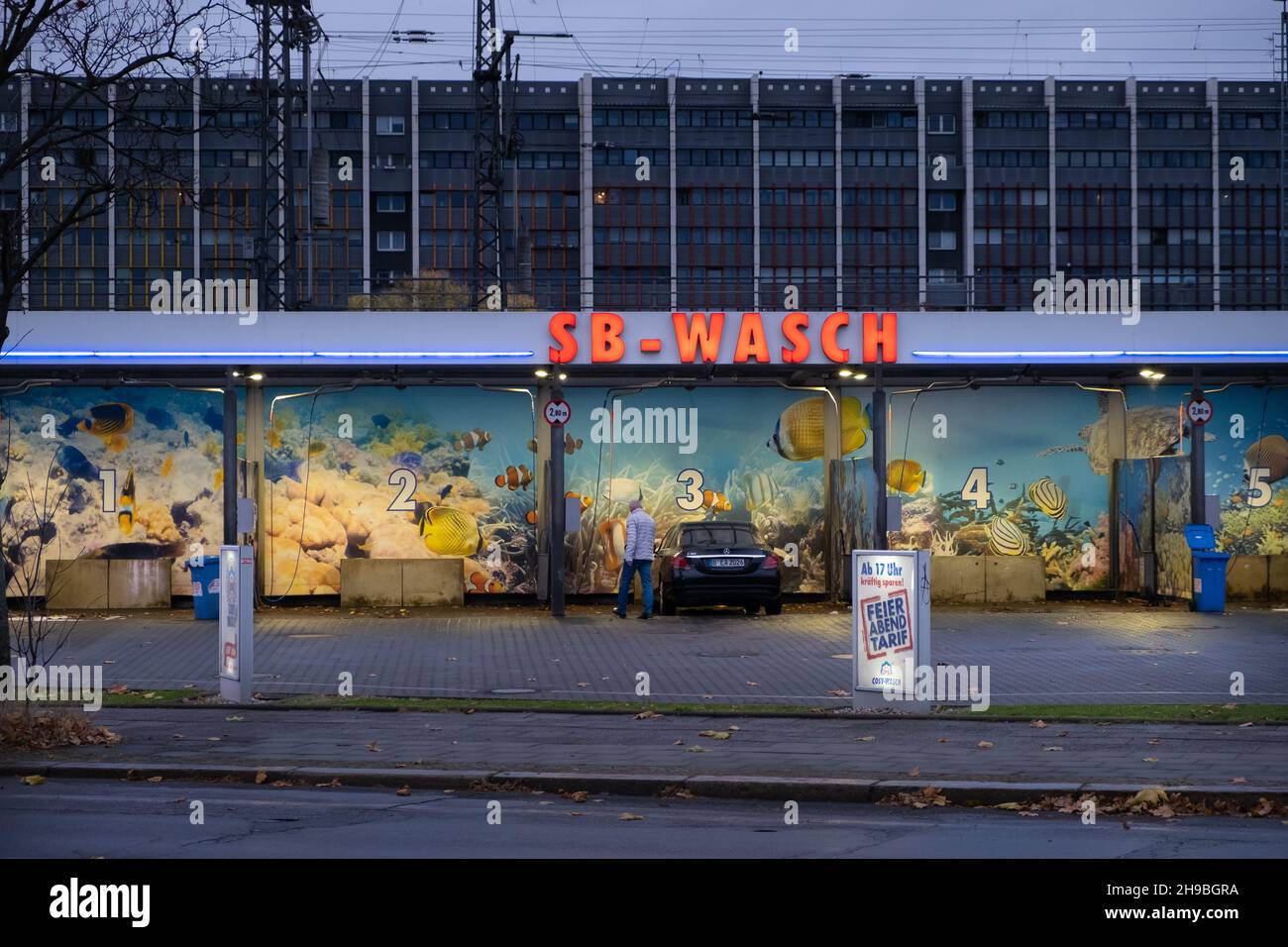Bunte Autowäsche, Berlin Stockfoto
