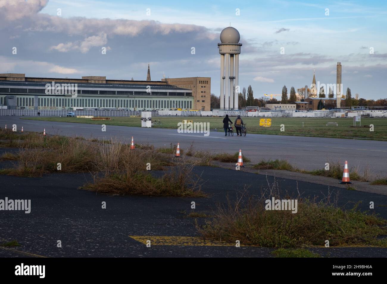 Tempelhofer feld garden Fotos und Bildmaterial in hoher Auflösung Alamy