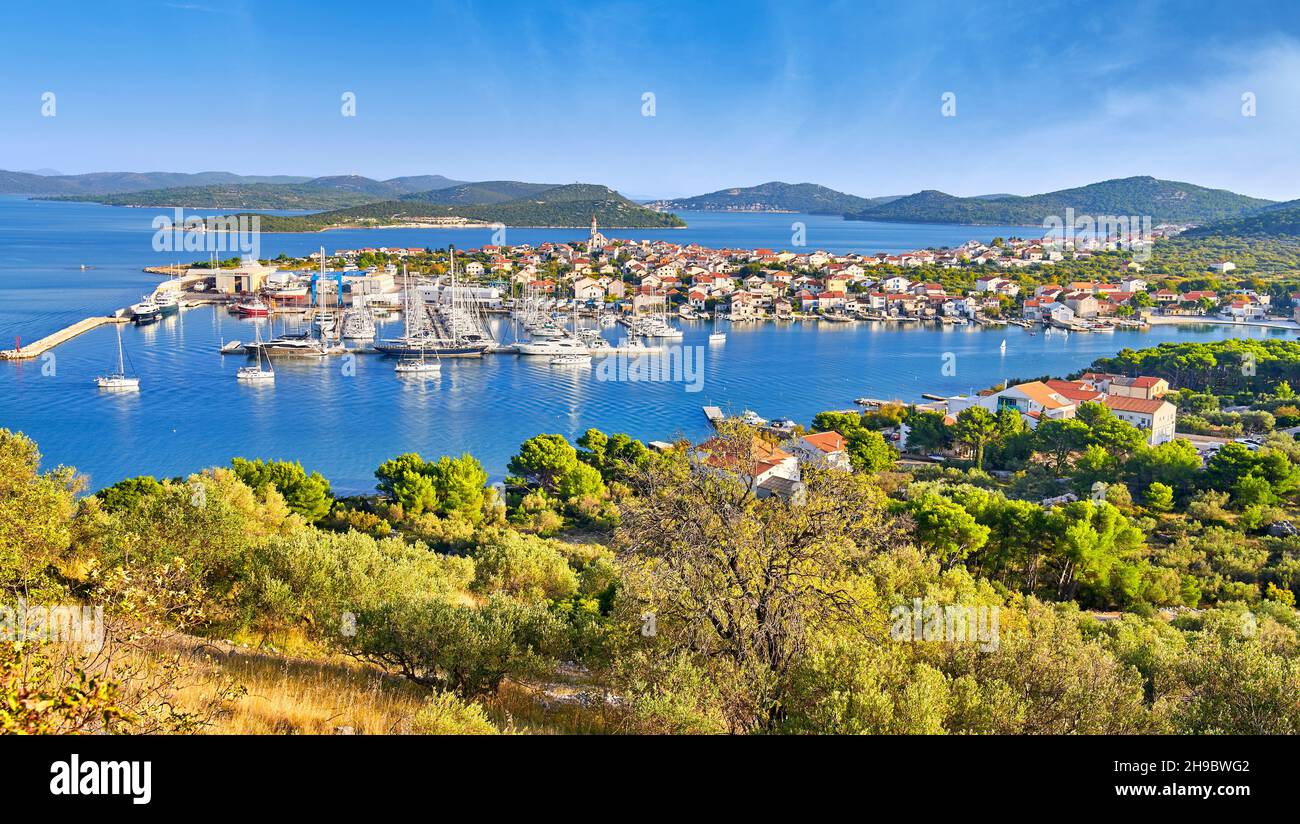 Luftaufnahme von Betina, Insel Murter, Dalmatien, Kroatien Stockfoto