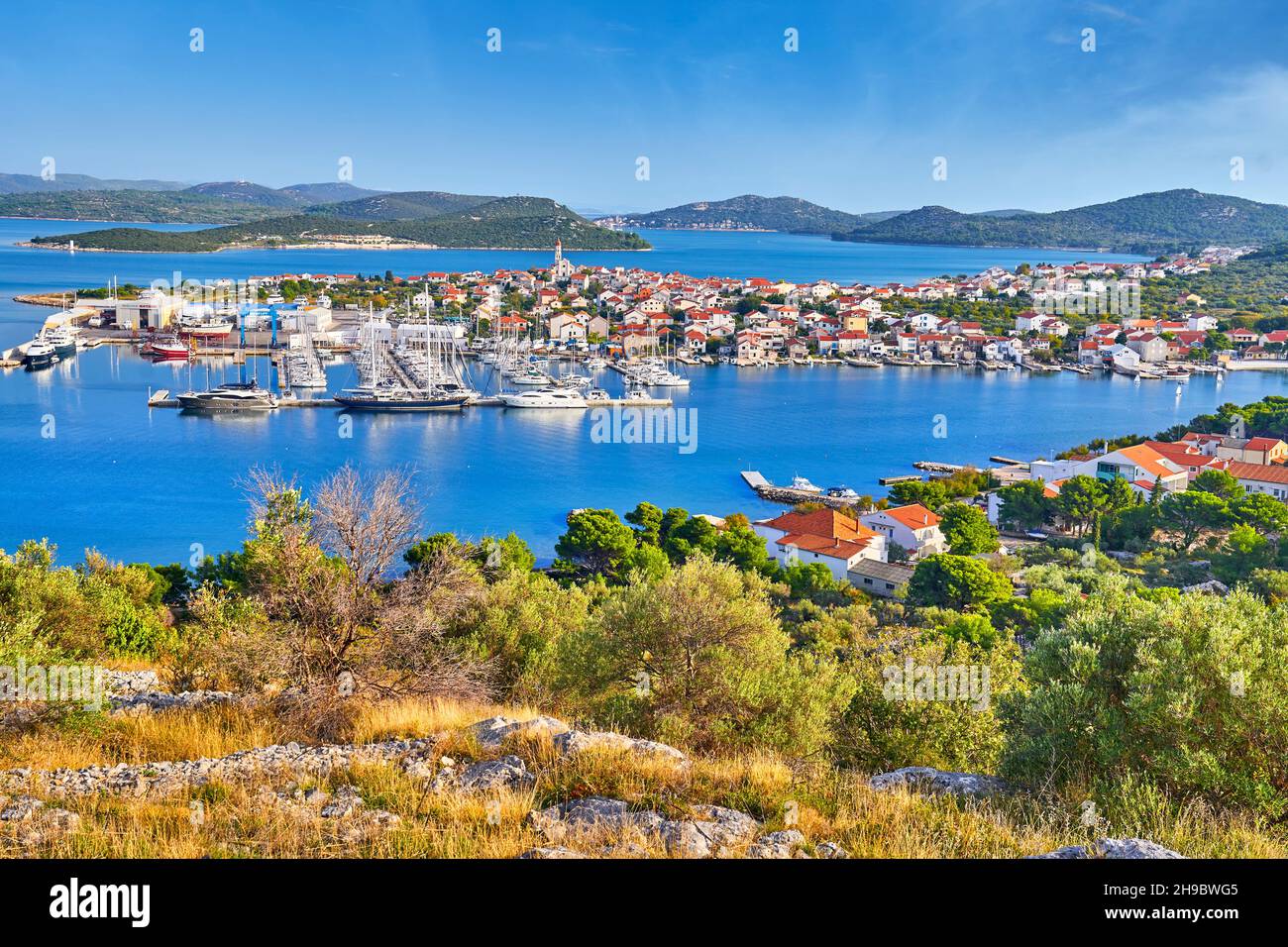 Luftaufnahme von Betina, Insel Murter, Dalmatien, Kroatien Stockfoto