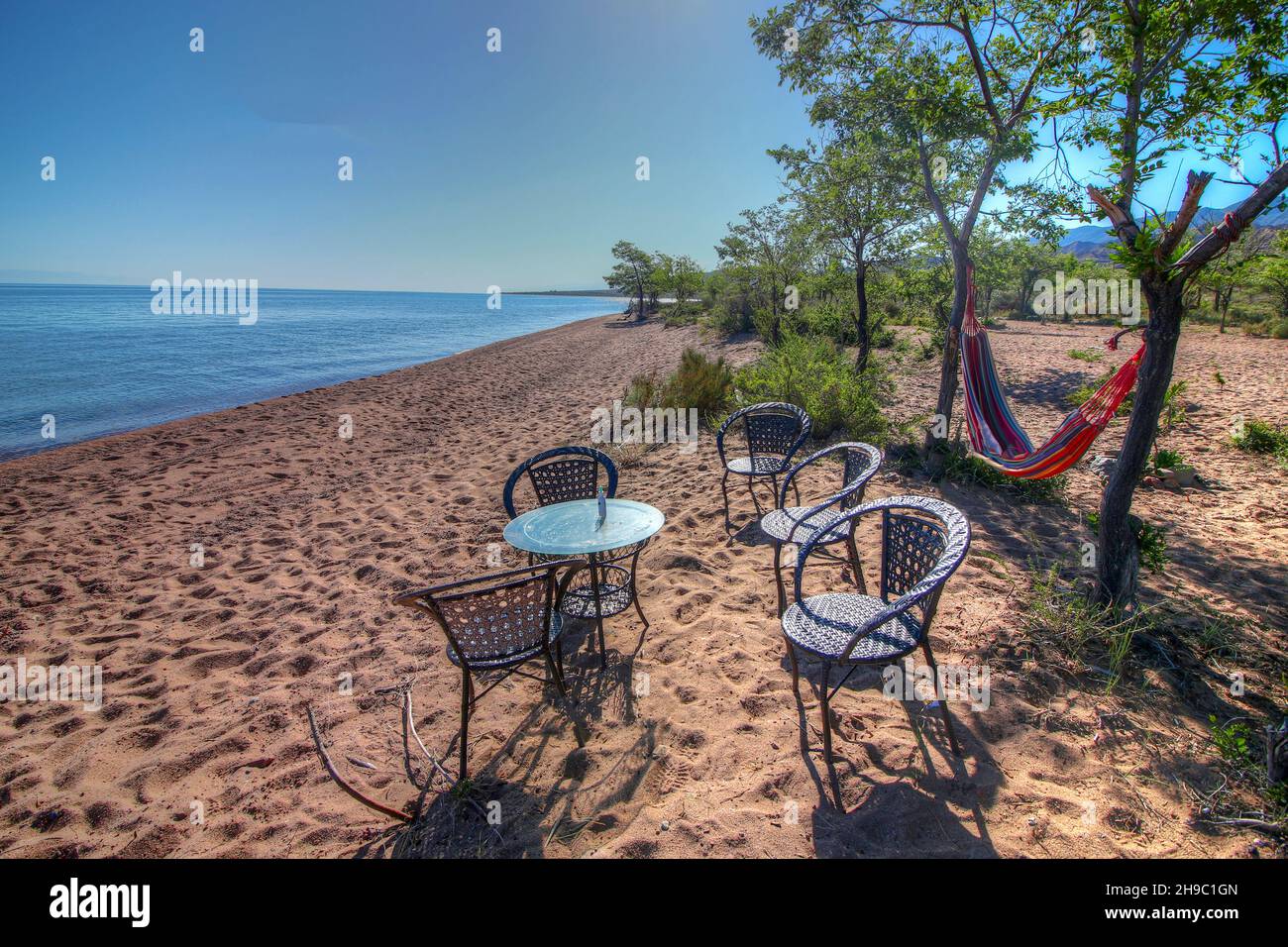 Jurtenlager Issyk-Kul (auch Ysyk Kol, Issyk-Kol) See. Ein endorheischer See im nördlichen Tian Shan-Gebirge im Osten Kirgisistans. Stockfoto