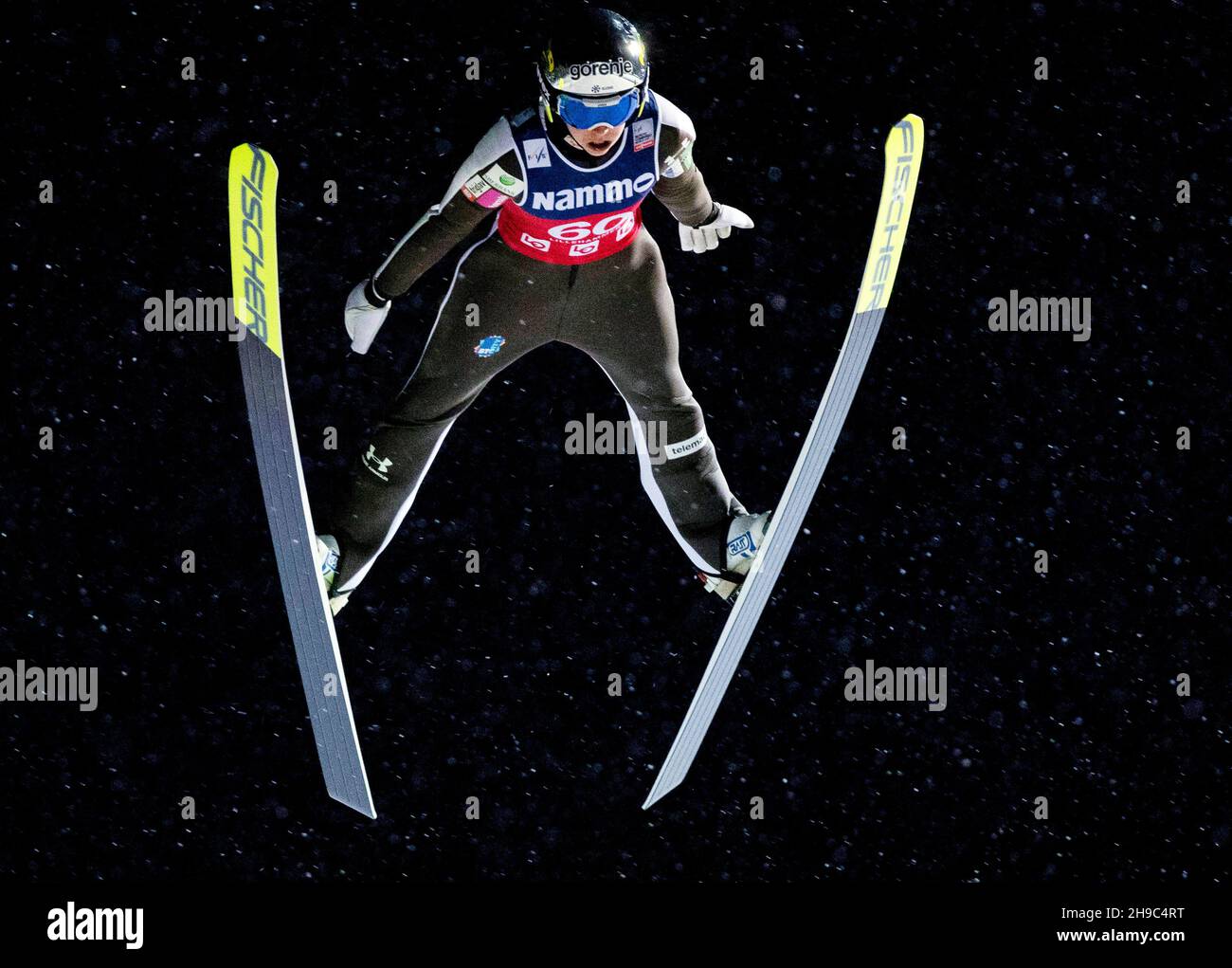 Lillehammer, Norwegen. 05th Dez 2021. Lillehammer 20211205.Ursa Bogataj (SLO) in der Qualifikation für die Damen-WM-Damen HS140 in der Sprunganlage Lysgåaadsbakkene in Lillehammer. Foto: Geir Olsen/NTB Kredit: NTB Scanpix/Alamy Live News Stockfoto