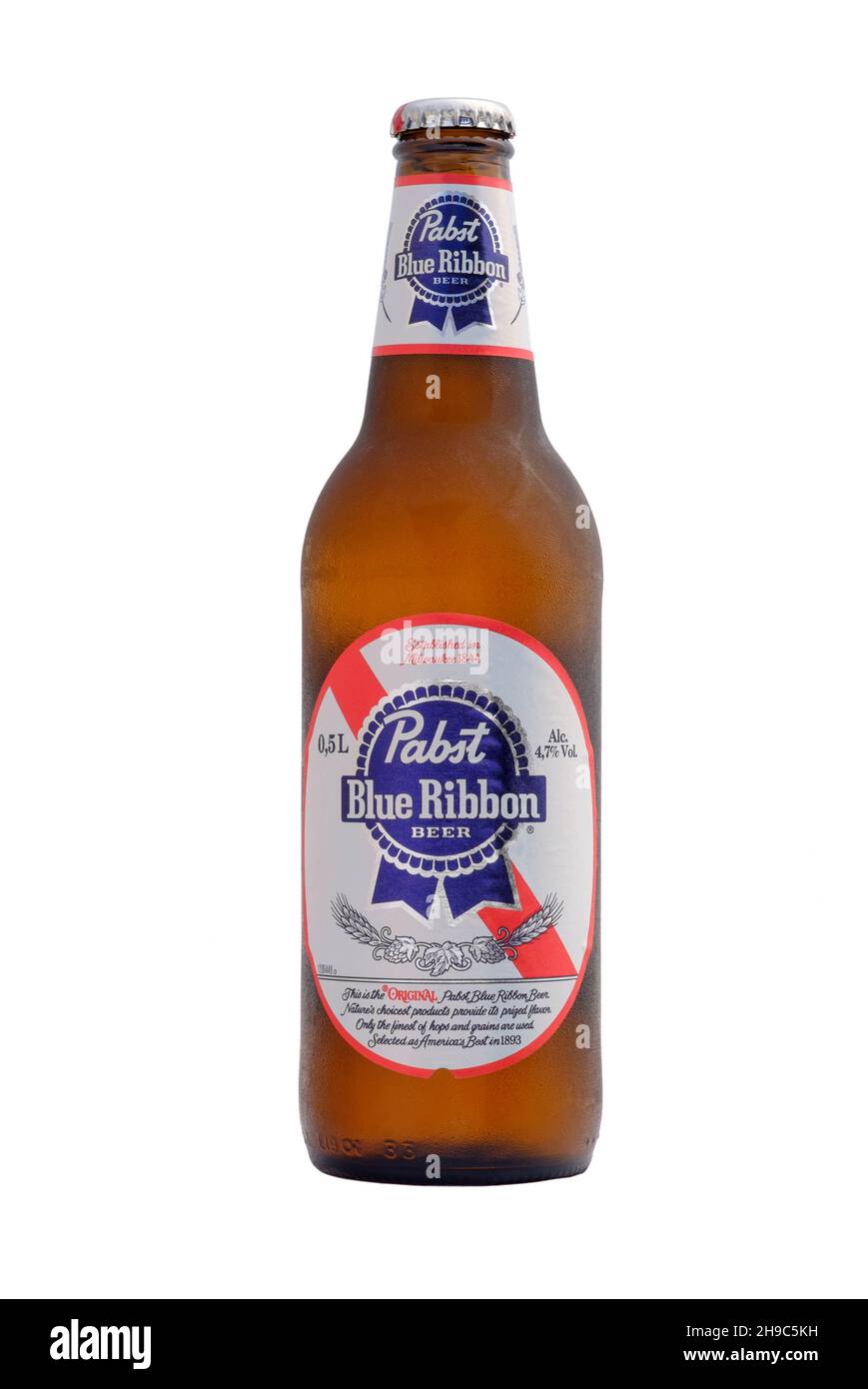 Eine Flasche pabst Bändchenbier auf weißem Grund ausgeschnitten Stockfoto