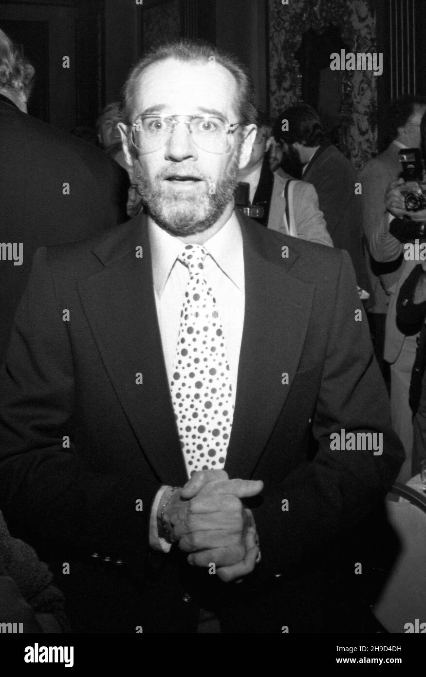George Carlin beim jährlichen Stag Roast der Stadt der Hoffnung zu Ehren von Pat McCormick im Beverly Hilton Hotel am 5. November 1981. Quelle: Ralph Dominguez/MediaPunch Stockfoto