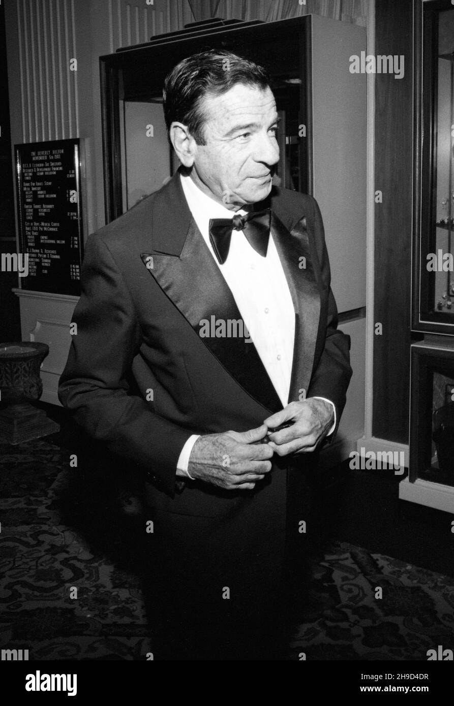 Walter Matthau beim jährlichen Stag Roast der Stadt der Hoffnung zu Ehren von Pat McCormick im Beverly Hilton Hotel am 5. November 1981. Quelle: Ralph Dominguez/MediaPunch Stockfoto
