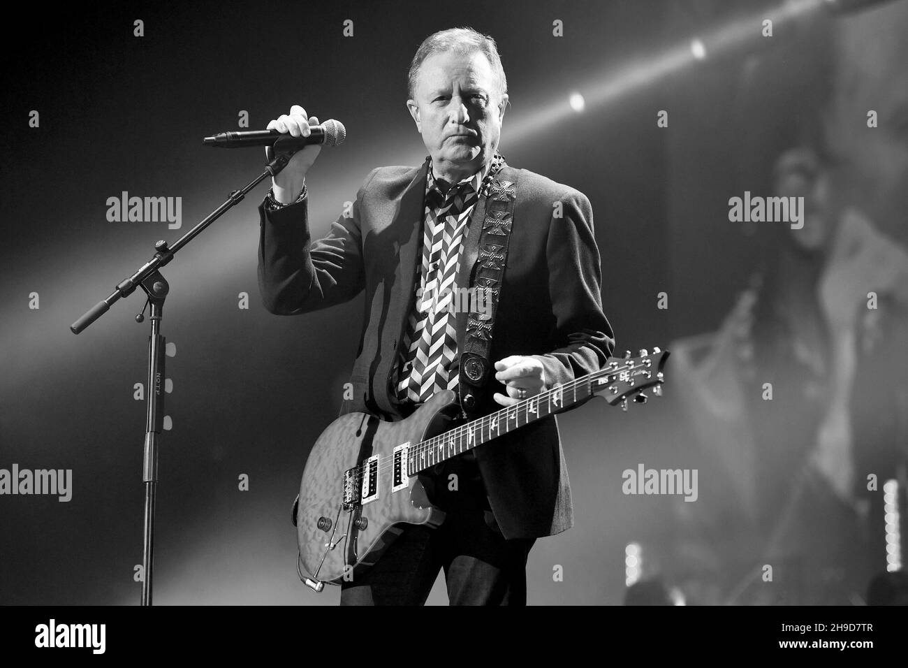 München, Deutschland. 06th Dez 2021. John MILES starb im Alter von 72 Jahren Archiv Foto: John MILES (Musiker) im Konzert, auf der Bühne, Konzert, Night of the Proms 2018 am 07.12.2018 in München. â Credit: dpa/Alamy Live News Stockfoto