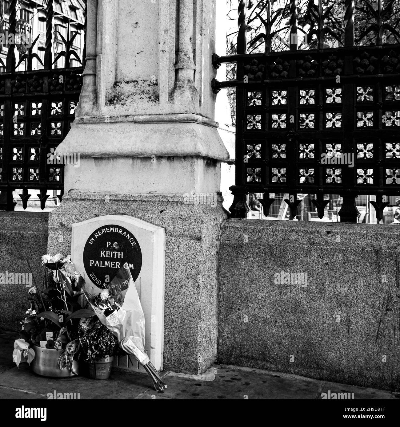 Victoria London UK, November 7 2021, Remembrance Tribute to PC Keith Fletcher vor den Houses of Parliament Westminster London im Dienst von Terr ermordet Stockfoto