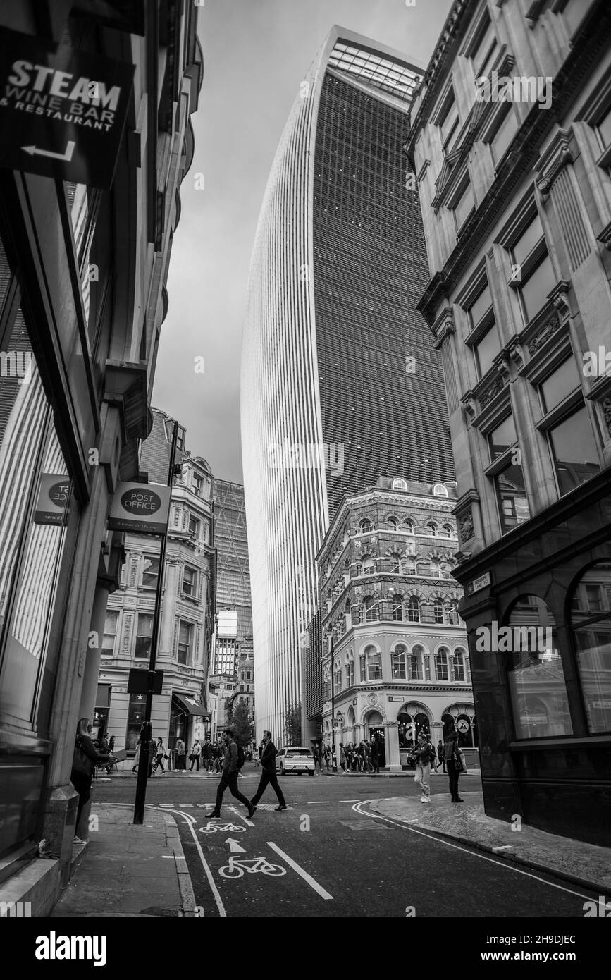 London 09,27,2019. 20 Fenchurch Street, der Wolkenkratzer der Stadt, auch bekannt als Walkie-Talkie Stockfoto