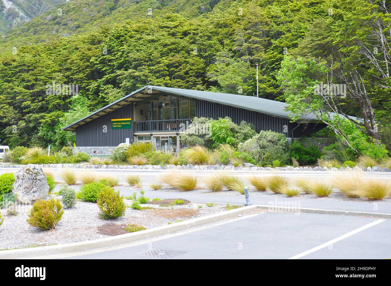 Gebäude des Arthur's Pass National Park Visitor Centre, in Neuseeland am 10. Dezember 2010 Stockfoto