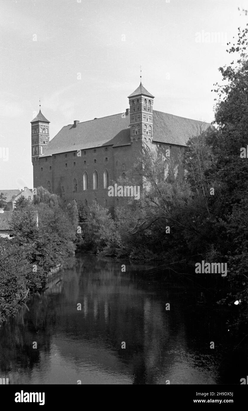 Lidzbark Warmiñski, 1947-10. Widok na gotycki zamek Biskupów warmiñskich od strony rzeki £yny. wb/gr PAP Dok³adny dzieñ wydarzenia nieustalony. Lidzbark Warminski, 1947. Oktober. Ein Blick auf die gotische Burg von Warmia Bischöfe aus der Richtung des Flusses Lyna. wb/gr PAP Stockfoto