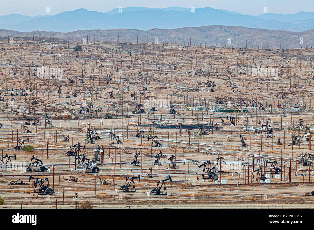 Kern River Oil Field in Bakersfield, ist das drittgrößte Ölfeld in