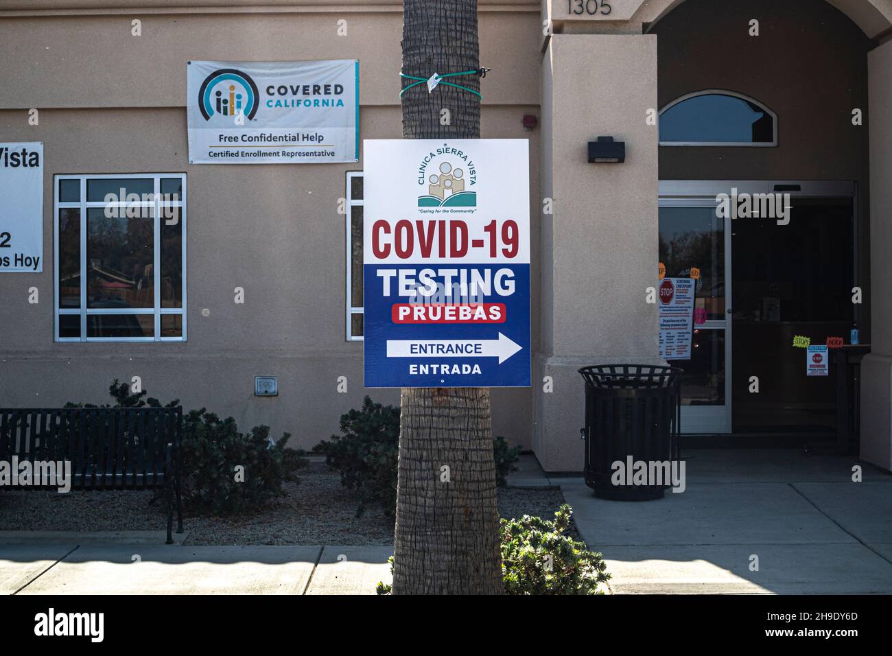Covid-19-Tests in der kommunalen Gesundheitsklinik, Arvin, Kern County, Kalifornien, USA Stockfoto
