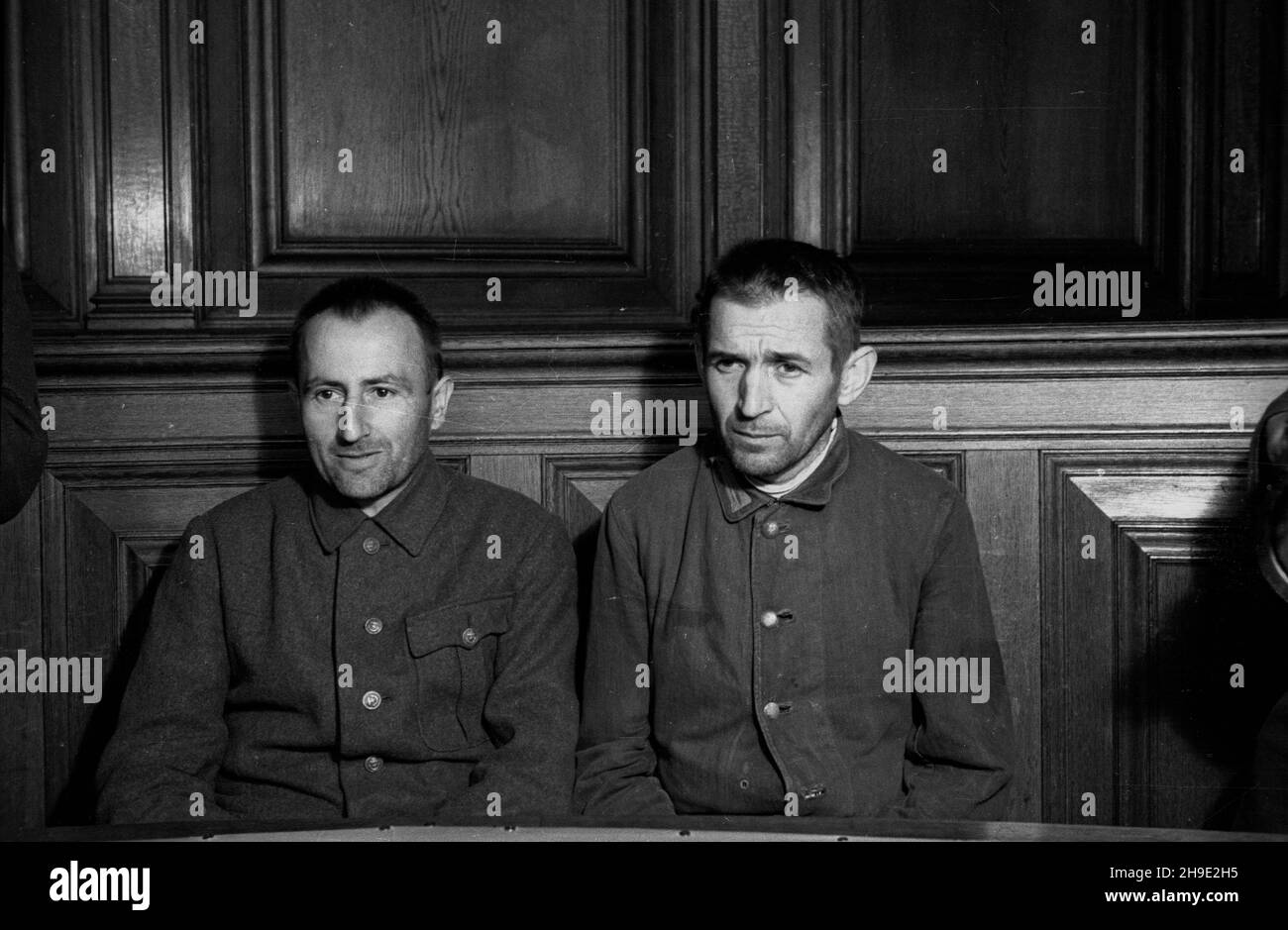 Gdañsk, 1947-10. Proces grupy funkcjonariuszy niemieckiego obozu konzentracyjnego w Stutthofie, w dniach od 8 do 31 paŸdziernika. S¹dzono 24 SS-manów i jednego wiêŸnia funkcyjnego. W wniku procesu skazano na karê œmierci: Kierownika III Wydzia³u SS Hauptsturmführera Teodora Meyera, komendanta obozu ¿ydowskiego SS Oberscharführera Ewalda Fotha, SS Oberscharführera Alberta Paulitza, SS Unterscharführera Fritza Petersa, SS Oberscharführera Hansa Racha, SS Rottenführera Karla Zurella, SS Unterscharführera rottenführera, SS Paula Rottenführera, SS Al Rottenführera, SS Stockfoto