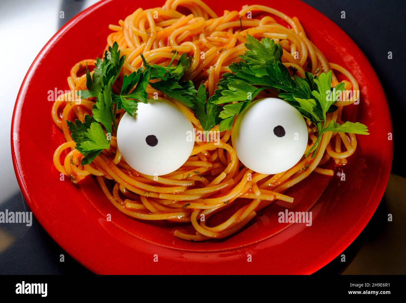 Spaghetti Alien Monster mit Augäpfel Angst vor gegessen zu werden Stockfoto