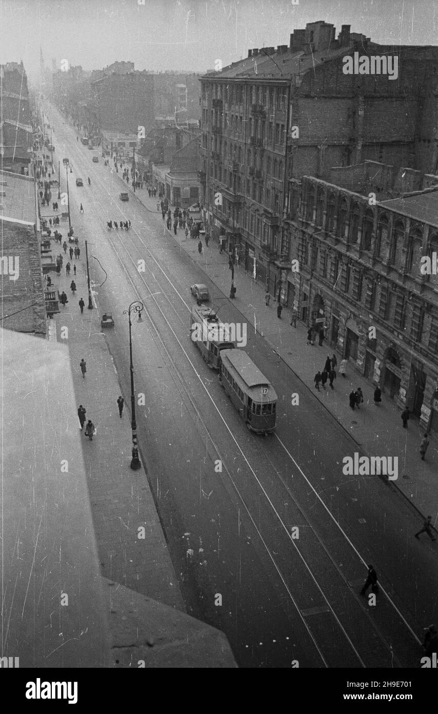Warszawa, 1947-10-12. Ulica Marsza³kowska na odcinku pomiêdzy Alejami Jerozolimskimi, a ulic¹ Ho¿¹. Widok w stronê po³udniow¹. wb/gr PAP Warschau, 12. Oktober 1947. Marszalkowska Straße. Die Strecke zwischen Jerozolimskie Avenue und Hoza Street aus dem Norden gesehen. wb/gr PAP Stockfoto