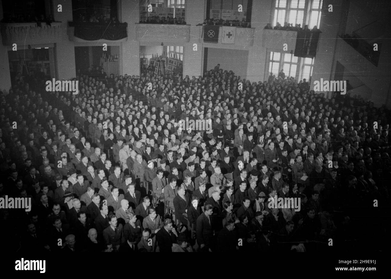 Warszawa, 1947-10-18. Pierwszy dzieñ dwudniowego kongresu Towarzystwa PrzyjaŸni Polsko-Radzieckiej w sali teatru Roma. NZ. Delegaci i goœcie. wb/gr PAP Warschau, 18. Oktober 1947. Der erste Tag eines zweitägigen Kongresses der Polnisch-Sowjetischen Freundschaftsgesellschaft im Roma-Theater. Im Bild: Delegierte und Gäste. wb/gr PAP Stockfoto