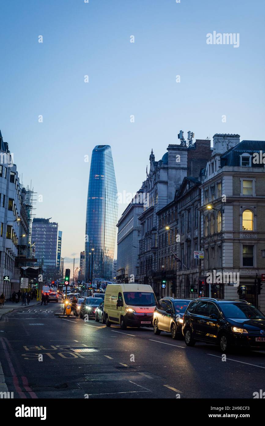 Blackfriars Road und ein Blackfriars-Gebäude, das informell als Vase oder Boomerang bekannt ist, London, England, Großbritannien Stockfoto