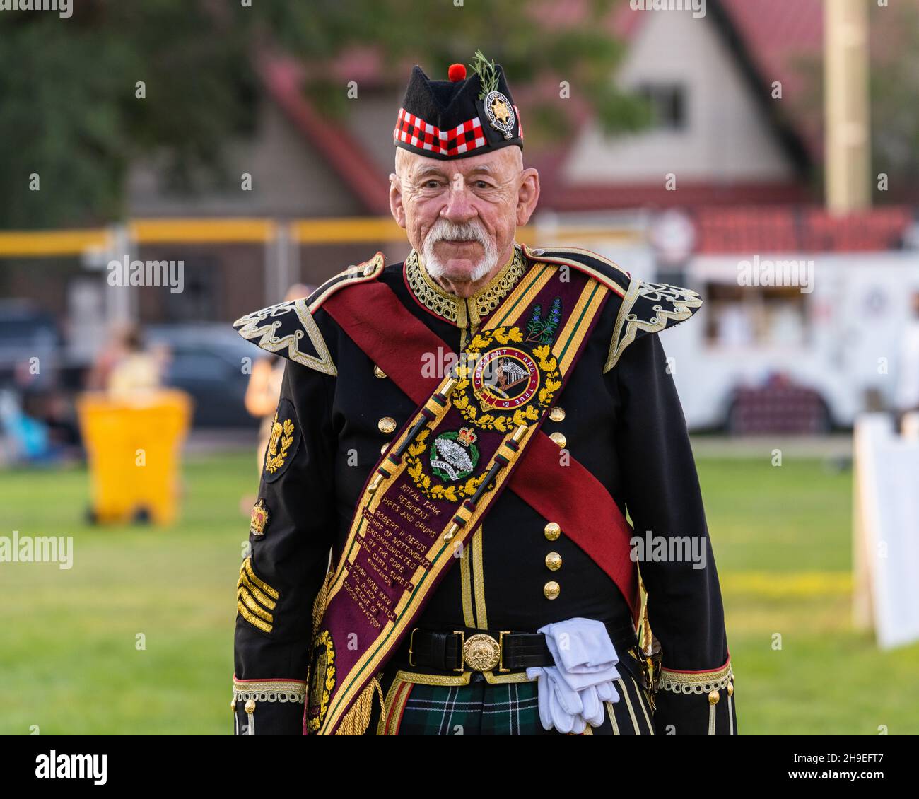 Portrait eines Highland Drum Major in voller Insignie auf einem schottischen Festival in Utah, USA. Stockfoto