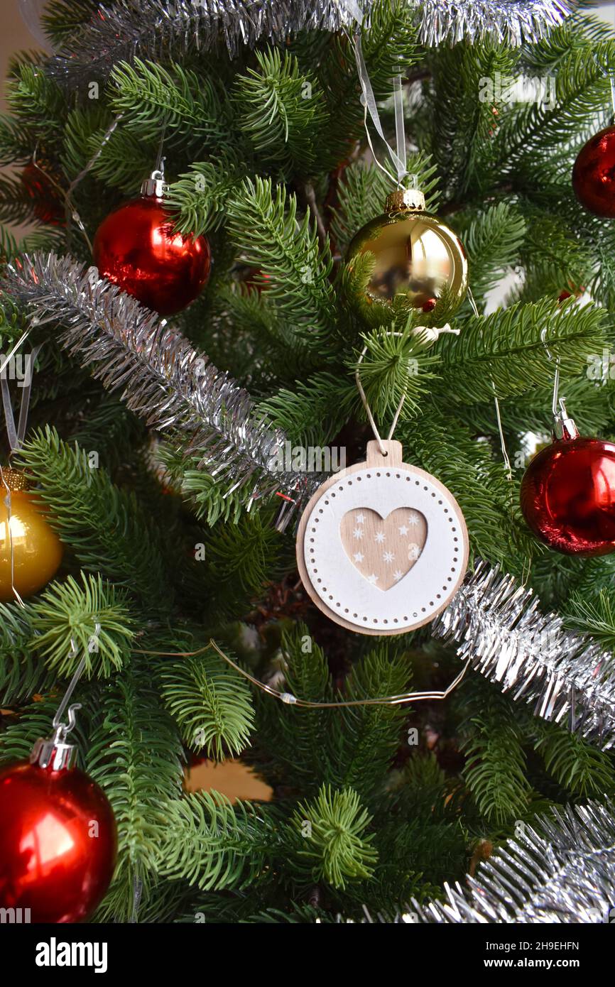 Das Herz im Weihnachtsbaum Stockfoto