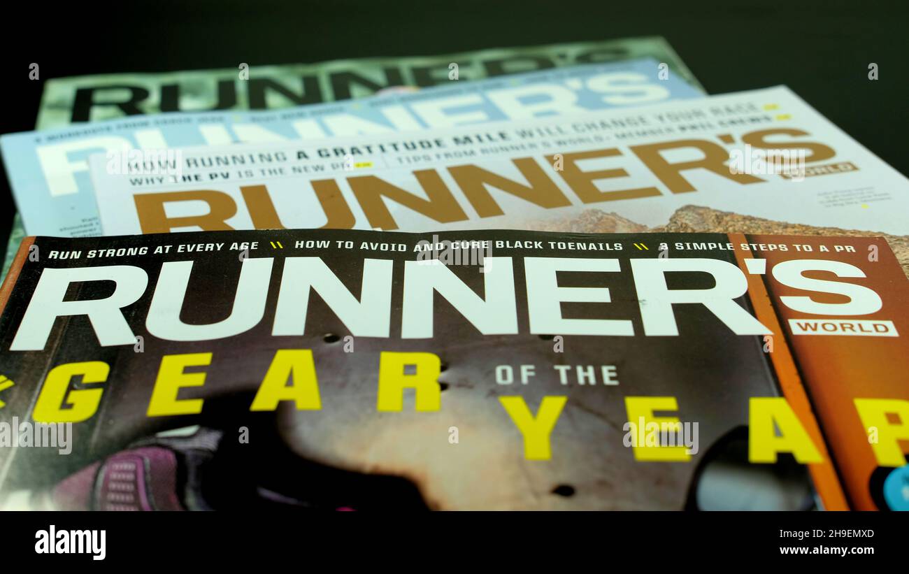 Verschiedene Ausgaben des Runner's World Magazins; eine Zeitschrift für Laufenthusiasten, Praktiker und Fans des Sports; im Besitz von Hearst Communications. Stockfoto