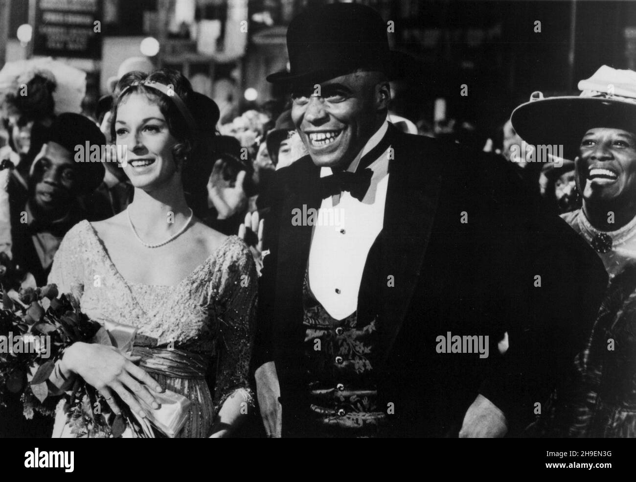 VERÖFFENTLICHUNGSDATUM: 11. Oktober 1970 TITEL: The Great White Hope STUDIO: Twentieth Century Fox REGIE: Martin Ritt PLOT: Ein Boxer mit einem schwarzen Champion und seine weiße Freundin kämpfen ums Überleben, während das White-Boxing-Establishment nach Wegen sucht, um ihn niederzuschlagen. MIT James EARL Jones als Jack Jefferson und JANE ALEXANDER als Eleanor. (Kreditbild: ©Twentieth Century Fox/Entertainment Picturs) Stockfoto