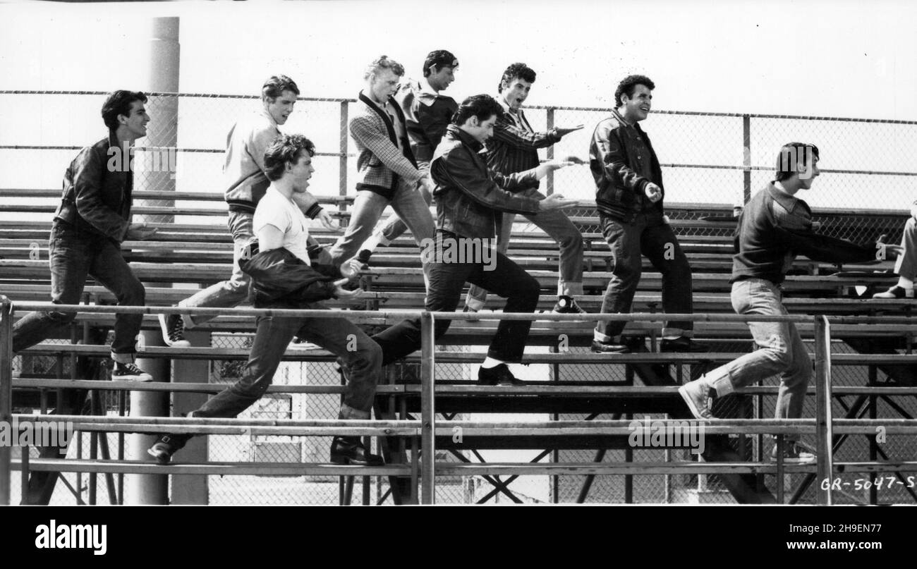 VERÖFFENTLICHUNG: 13. Juni 1978 TITEL: Grease STUDIO: Paramount Picturs REGIE: Randal Kleiser HANDLUNG: Gutes Mädchen Sandy Olsson und der Schmierstoff Danny Zuko verliebten sich über den Sommer. Als sie unerwartet feststellen, dass sie jetzt in der gleichen High School sind. MIT John TRAVOLTA als Danny und OLIVIA NEWTON als Sandy. (Kreditbild: © Paramount Picturs/Entertainment Pictures) Stockfoto