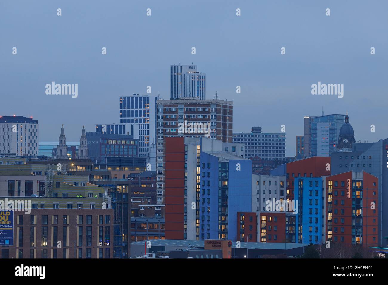 Das höchste Gebäude in Yorkshire ist das Altus House, das hier an der Skyline von Leeds City zu sehen ist. Stockfoto