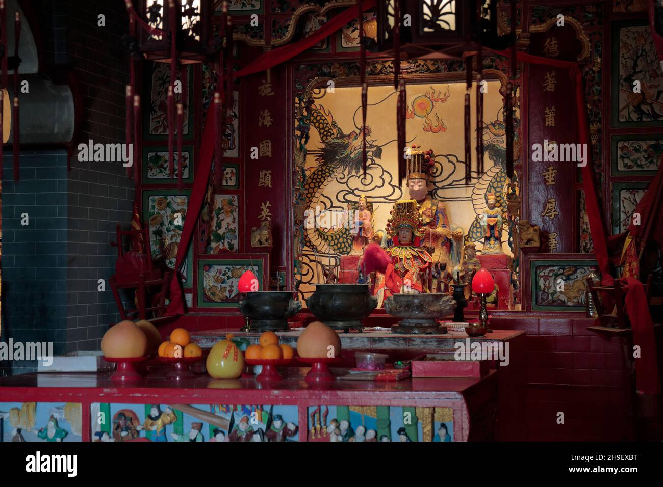 Altar, Tin Hau Tempel, Kat O (Crooked Island), Mirs Bay, nordöstlich von Hongkong 27th Nov 2021 Stockfoto
